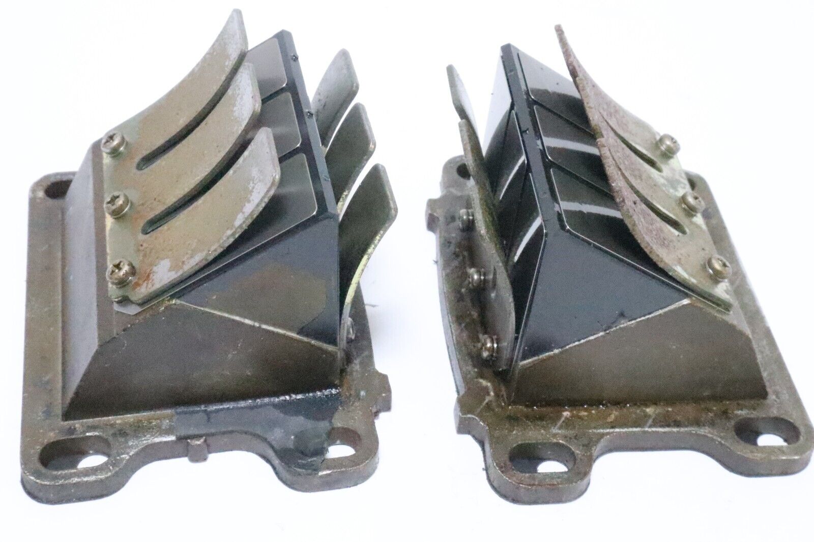 1990-1995 Yamaha Reed Valve Assembly 697-13610-00-00 USED - Image 8