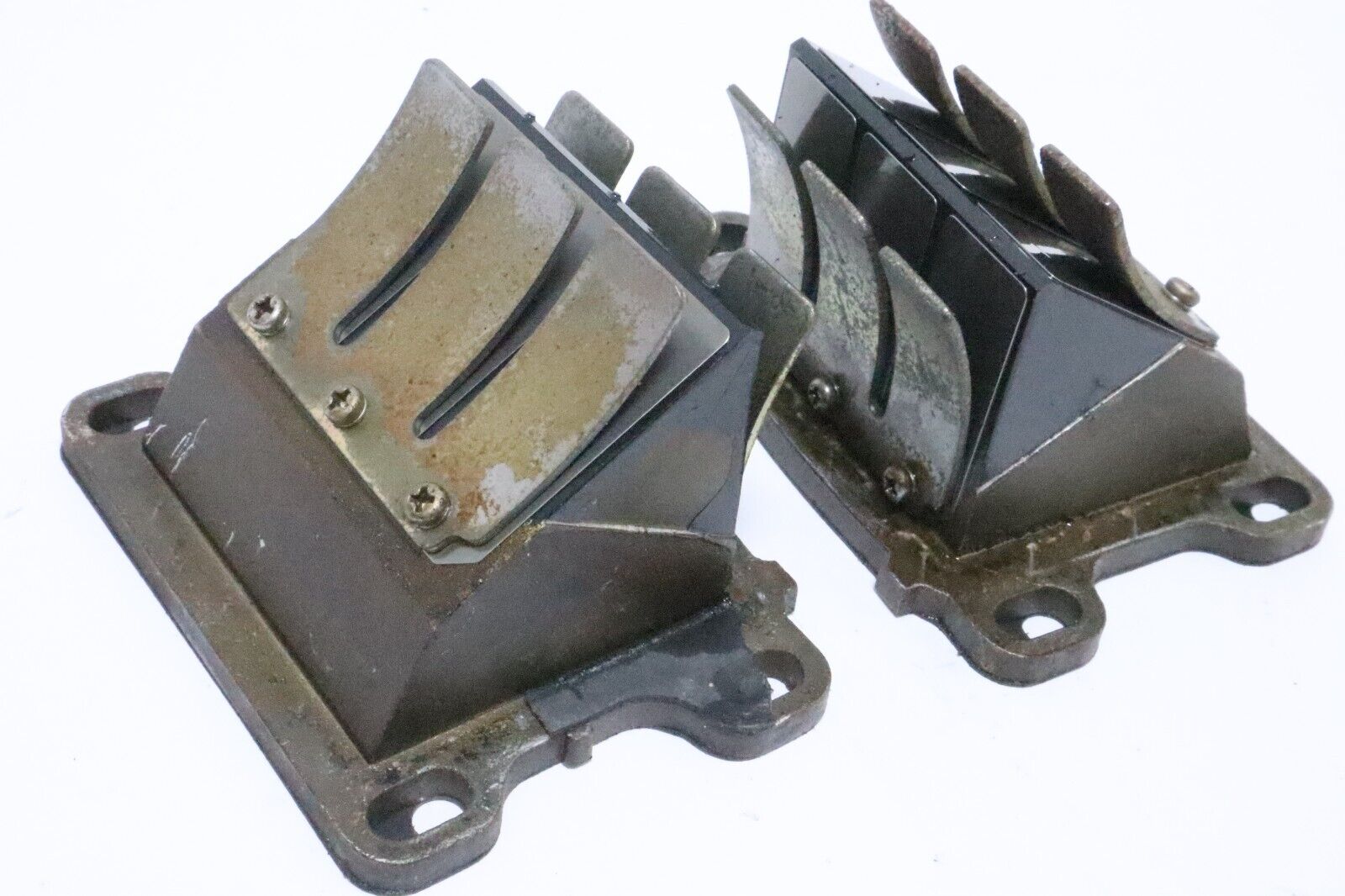 1990-1995 Yamaha Reed Valve Assembly 697-13610-00-00 USED - Image 9