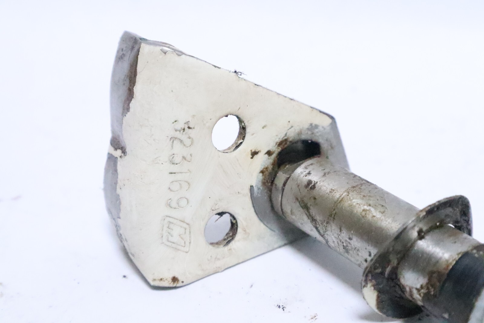 395758 0395758 Rear Port Cowl Handle & Latch Hook 0323169 Evinrude Johnson Engi - Image 3