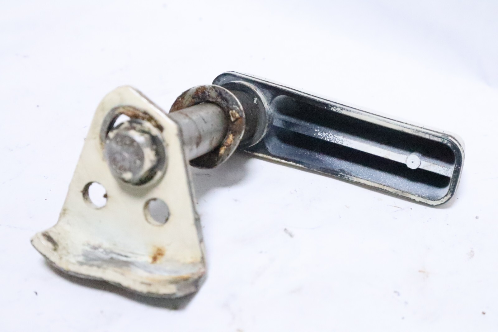 395758 0395758 Rear Port Cowl Handle & Latch Hook 0323169 Evinrude Johnson Engi - Image 7