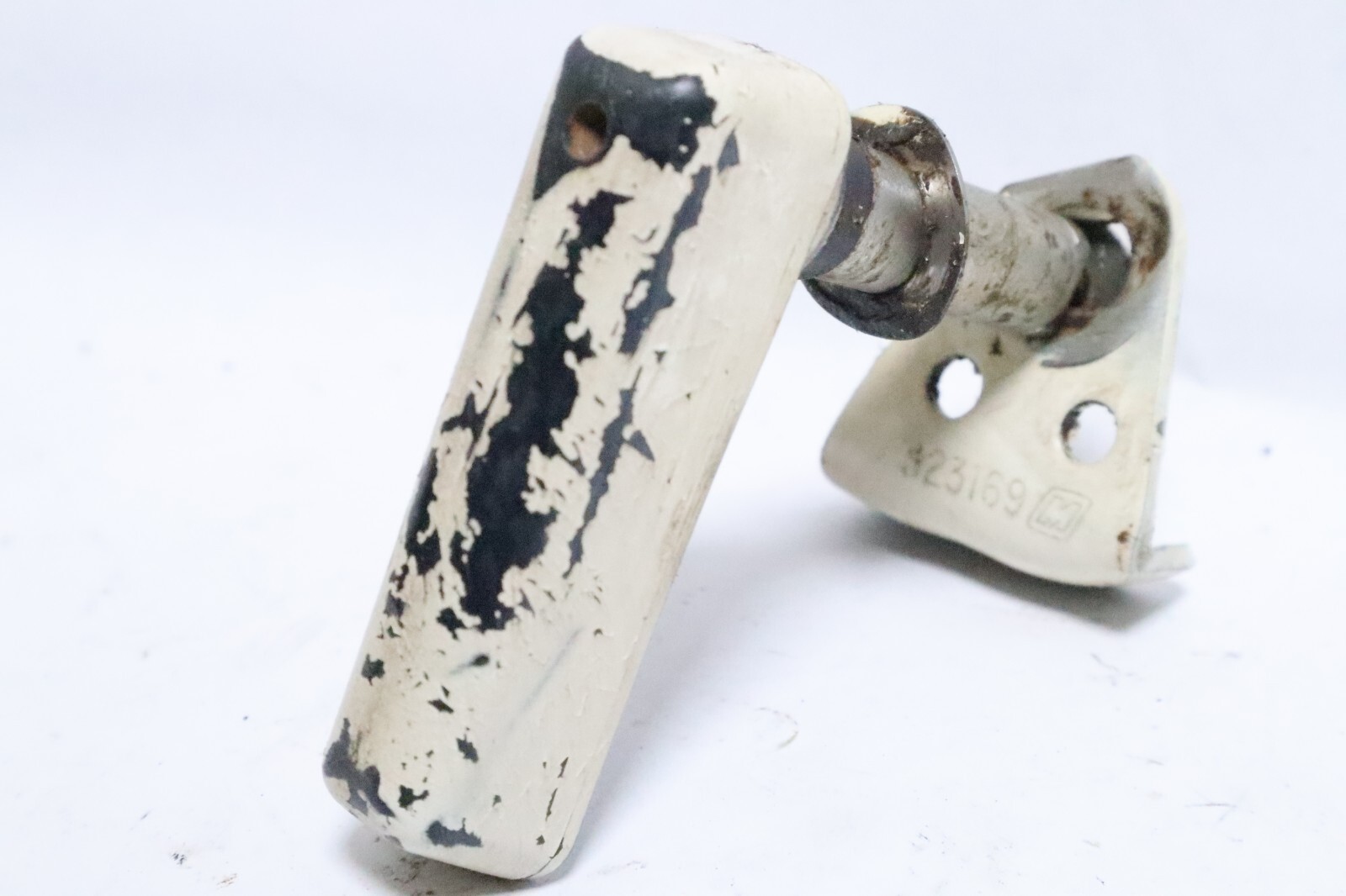 395758 0395758 Rear Port Cowl Handle & Latch Hook 0323169 Evinrude Johnson Engi - Image 9