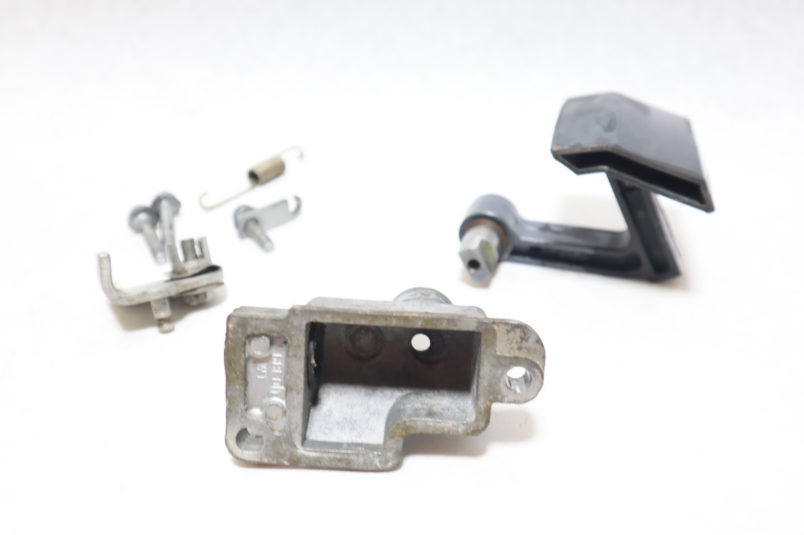 2004 05 Yamaha f 150 HP 4 Stroke rear Latch Handle Set 63P-42816-00-8D OEM - Image 7
