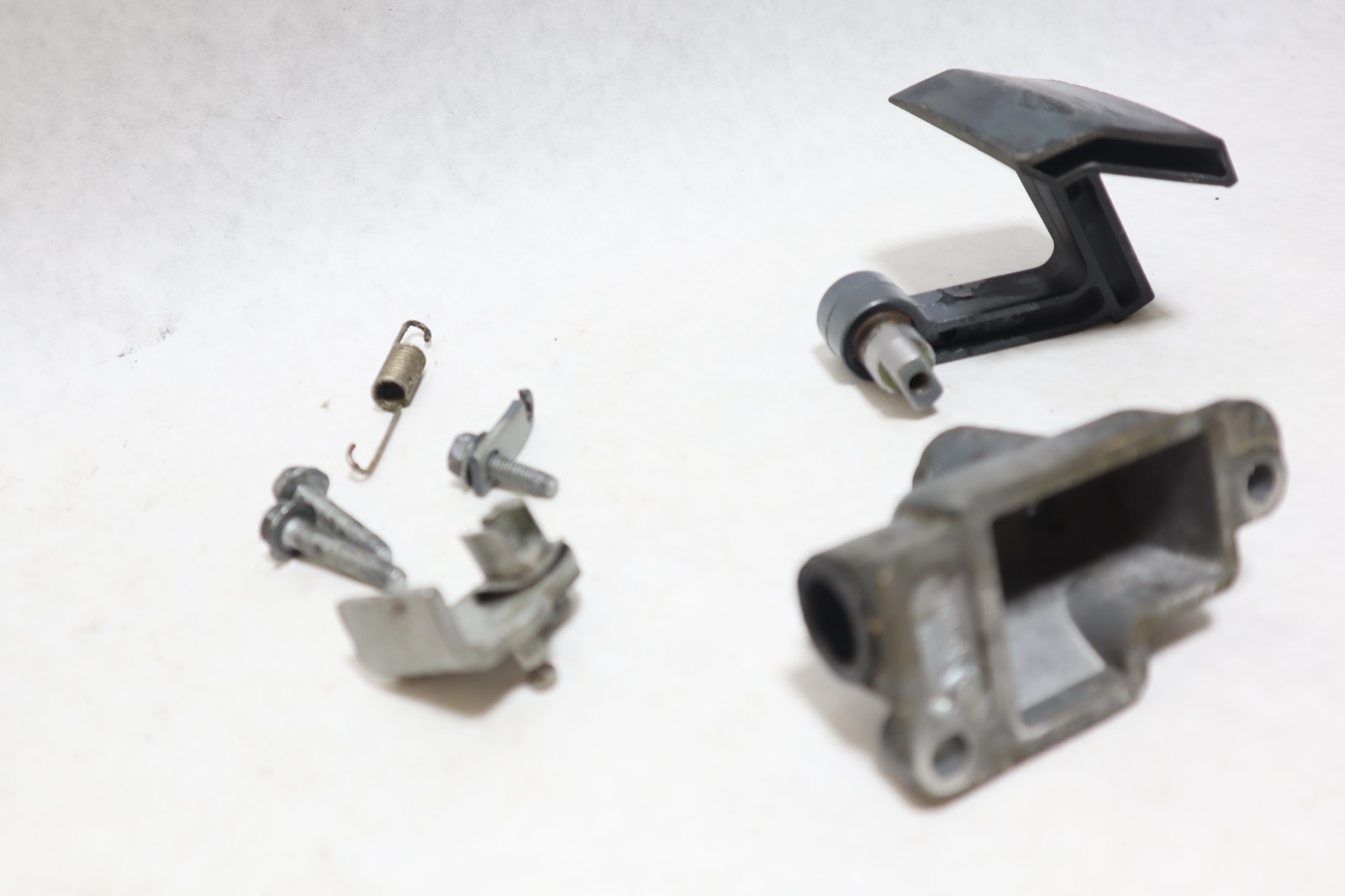 2004 05 Yamaha f 150 HP 4 Stroke rear Latch Handle Set 63P-42816-00-8D OEM - Image 9