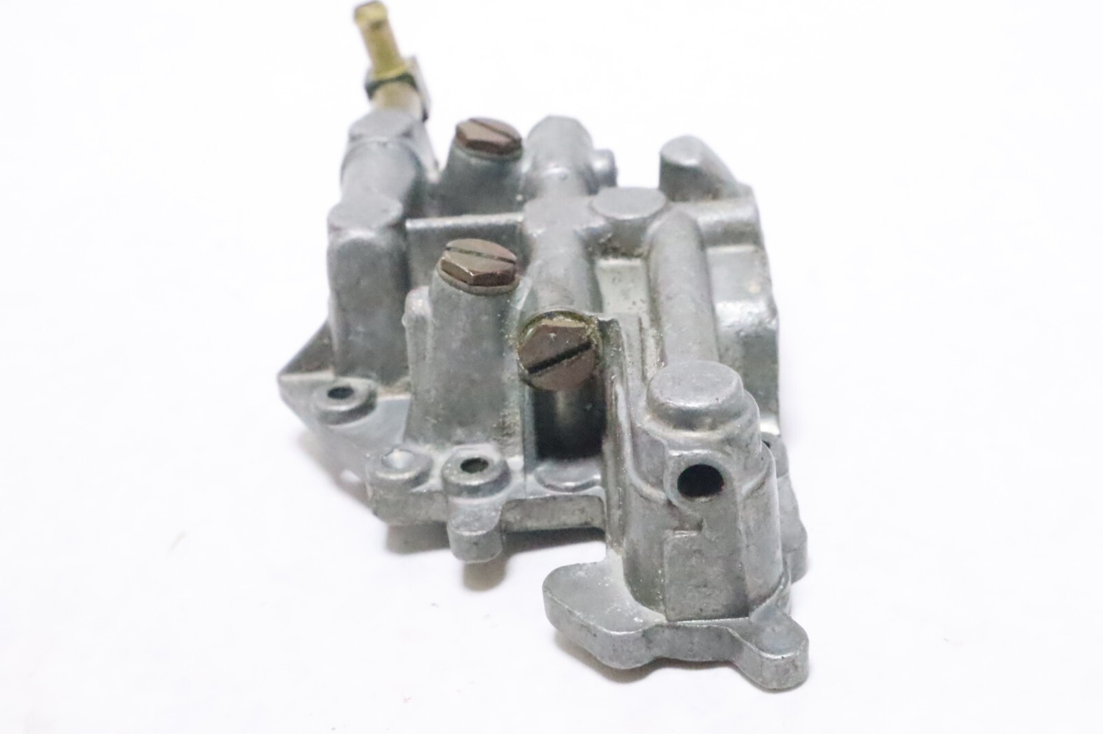 1992-1999 Mercury 135 150 200 carburetor OEM Fuel Bowl 823624 CENTER - Image 10