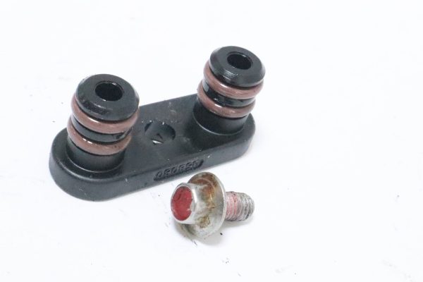OEM Evinrude 150-200 Etec Injector FUEL  LOWER FITTING ASSEMBLY PLUG  USED - Image 7