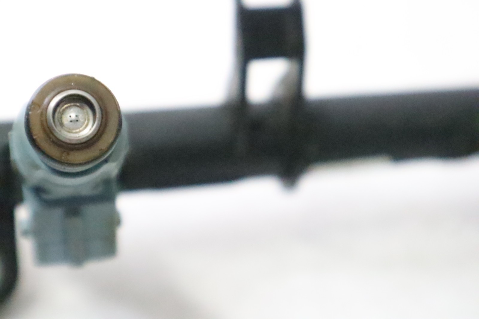2003-2011 Sea-Doo GTX 4-TEC Fuel Injectors / Fuel Rail W - Image 7