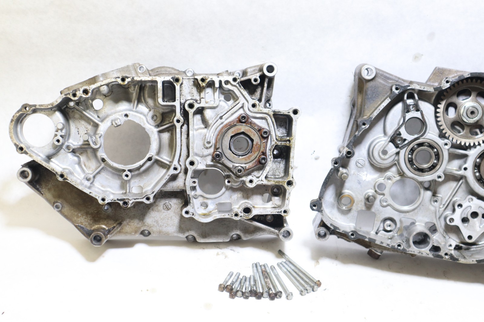1988 Kawasaki Bayou 300 2x4 Crankcase Center Crank Case KLF300 - Image 9