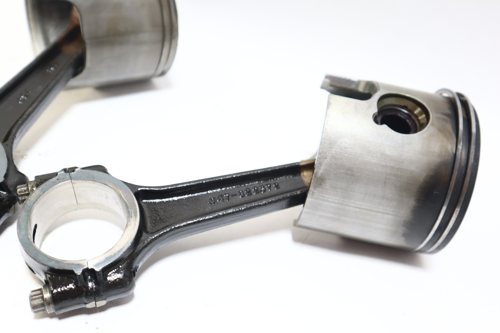 Mercury optimax 200 hp 2 stroke outboard port piston 855353A3 and rod 822373A3 - Image 9