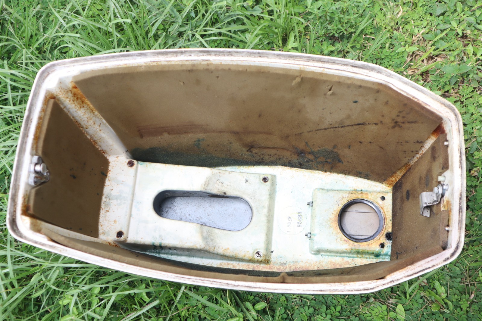 1995-1997 Suzuki DT75/85 Engine Cowling 61410-95800-0ED - Image 11