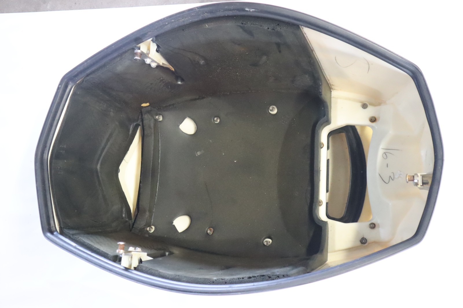 2010 2011 Evinrude E-TEC 115 ETEC Cowl Hood Engine Cover 0285748 - Image 17