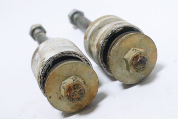OEM Suzuki dt 40 lower  Mount 54160-94400 with bolts 54166-94400  USED - Image 8