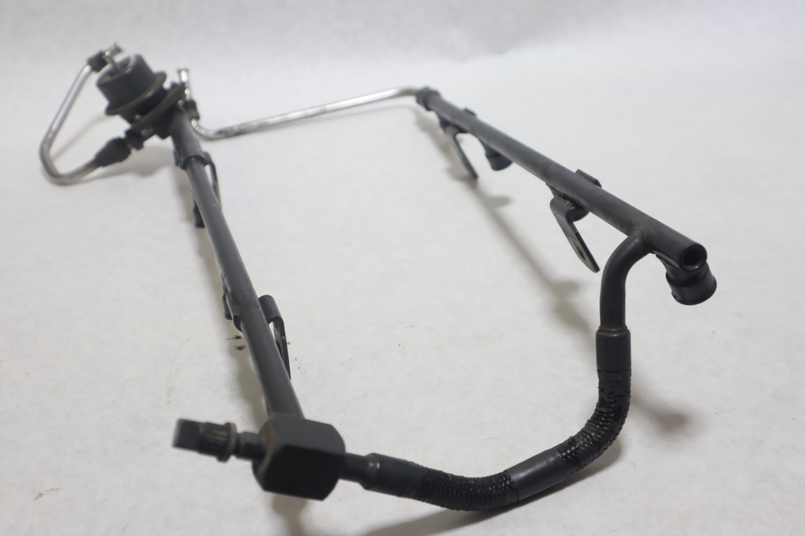 OMC 5.0L Fuel Rail & Injector Assembly 0987667 0987669 0987618 - Image 10