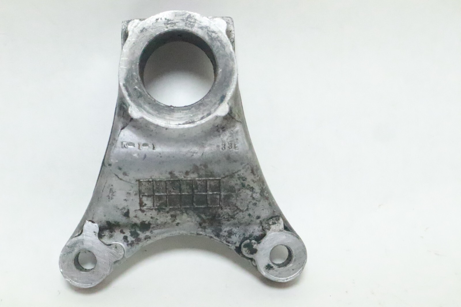 97-99 SUZUKI GSXR600 GSXR SRAD OEM REAR BRAKE CALIPER HANGER BACK MOUNTING - Image 10