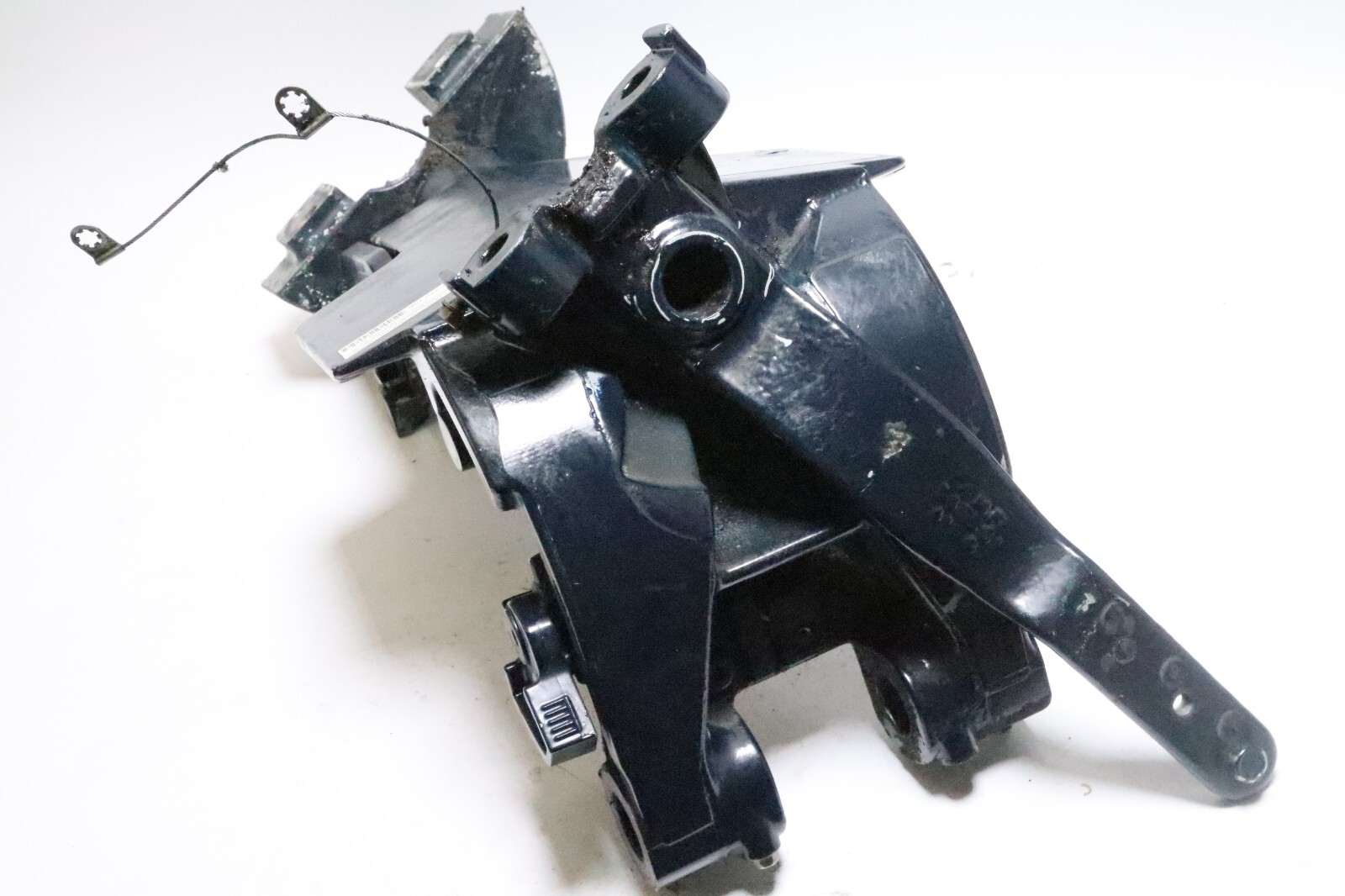 Evinrude ETEC Swivel Bracket Motor Mount Steering Arm Complete OEM 352062 - Image 9