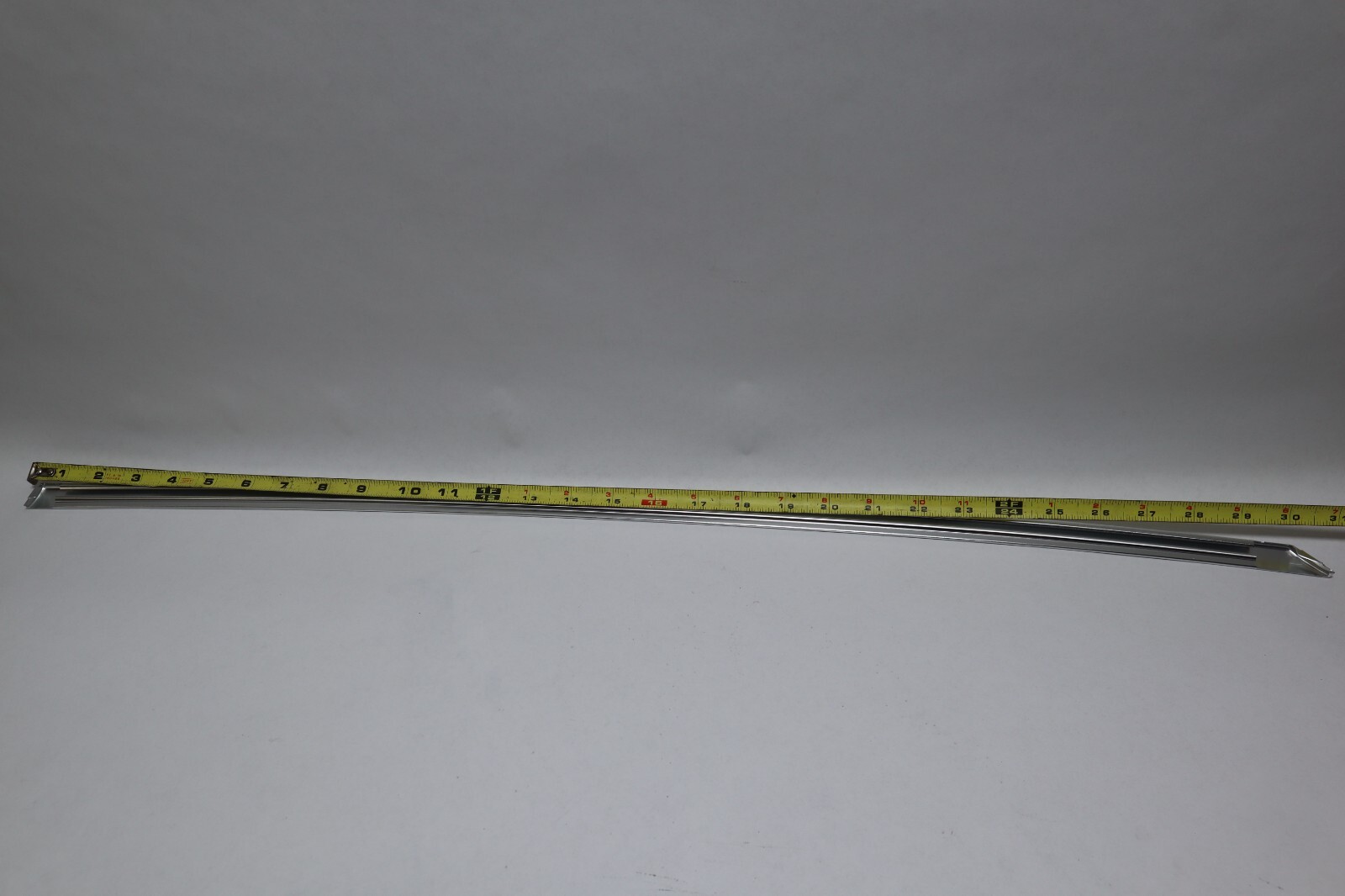 Genuine GM Rear right Side Door Window Upper Reveal Molding #22909601 84398704 - Image 6