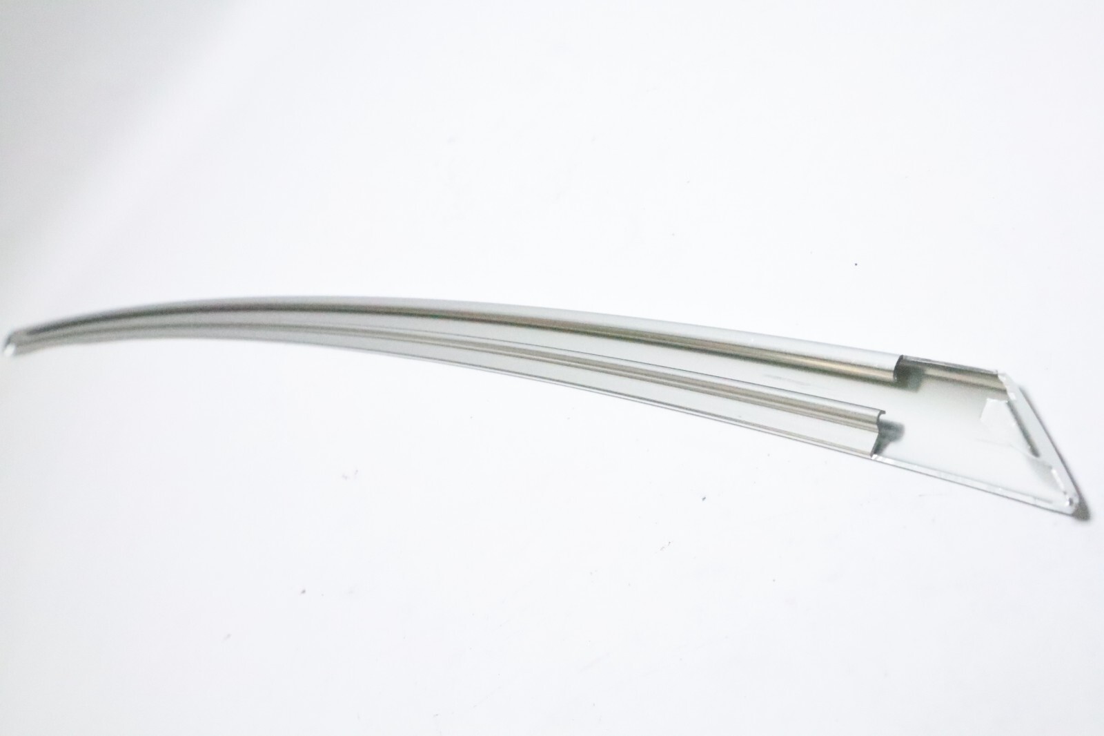 Genuine GM Rear right Side Door Window Upper Reveal Molding #22909601 84398704 - Image 10