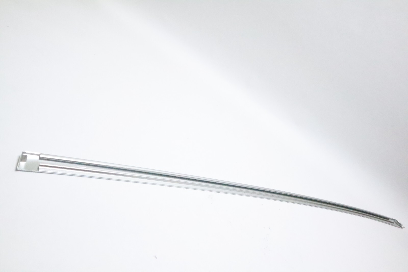 Genuine GM Rear right Side Door Window Upper Reveal Molding #22909601 84398704 - Image 11