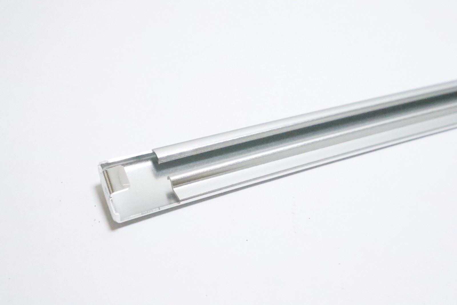 Genuine GM Rear right Side Door Window Upper Reveal Molding #22909601 84398704 - Image 12