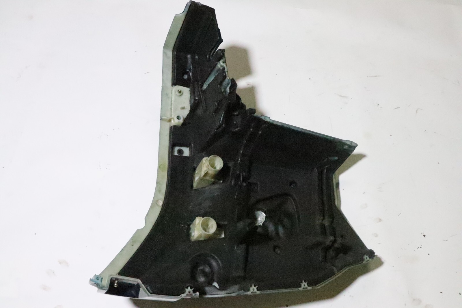07-09 Evinrude 115 135 150 175 200 PORT Lower Motor Cover Part 5008261 - Image 9