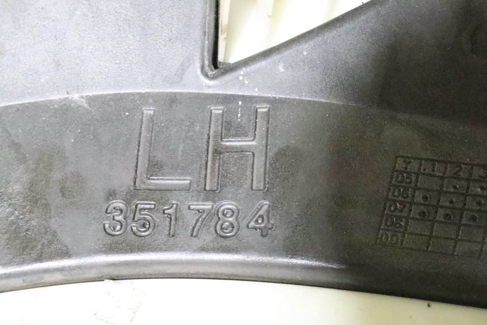 07-09 Evinrude 115 135 150 175 200 PORT Lower Motor Cover Part 5008261 - Image 10