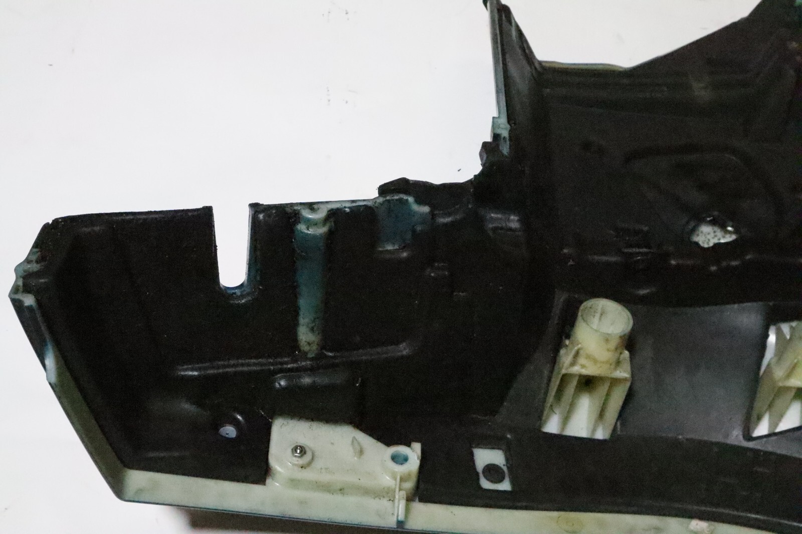 07-09 Evinrude 115 135 150 175 200 PORT Lower Motor Cover Part 5008261 - Image 11