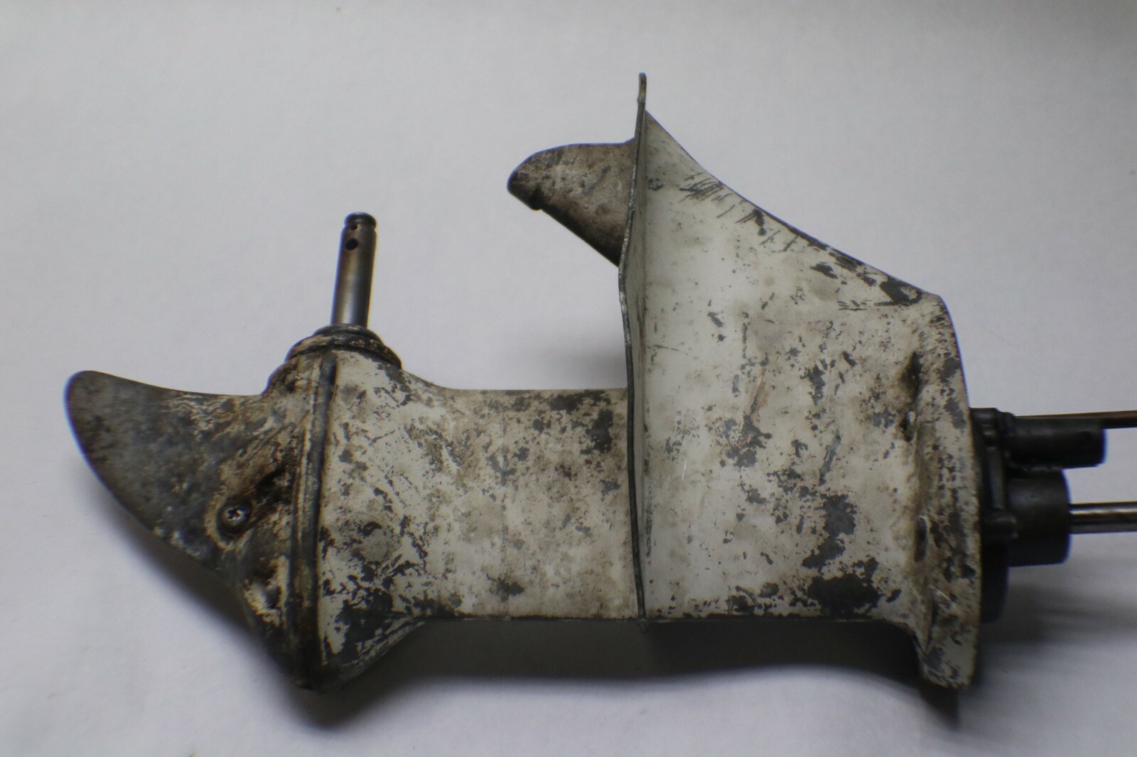 Vintage 1960 Gale Buccaneer 5 hp 5D17BL Lower Unit - Image 9