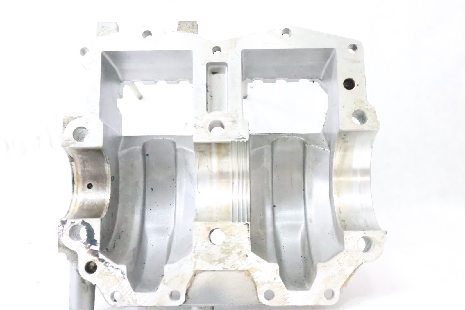 1978-1992 Yamaha Mariner 40HP Outboard intake side of crankcase 8561M - Image 8