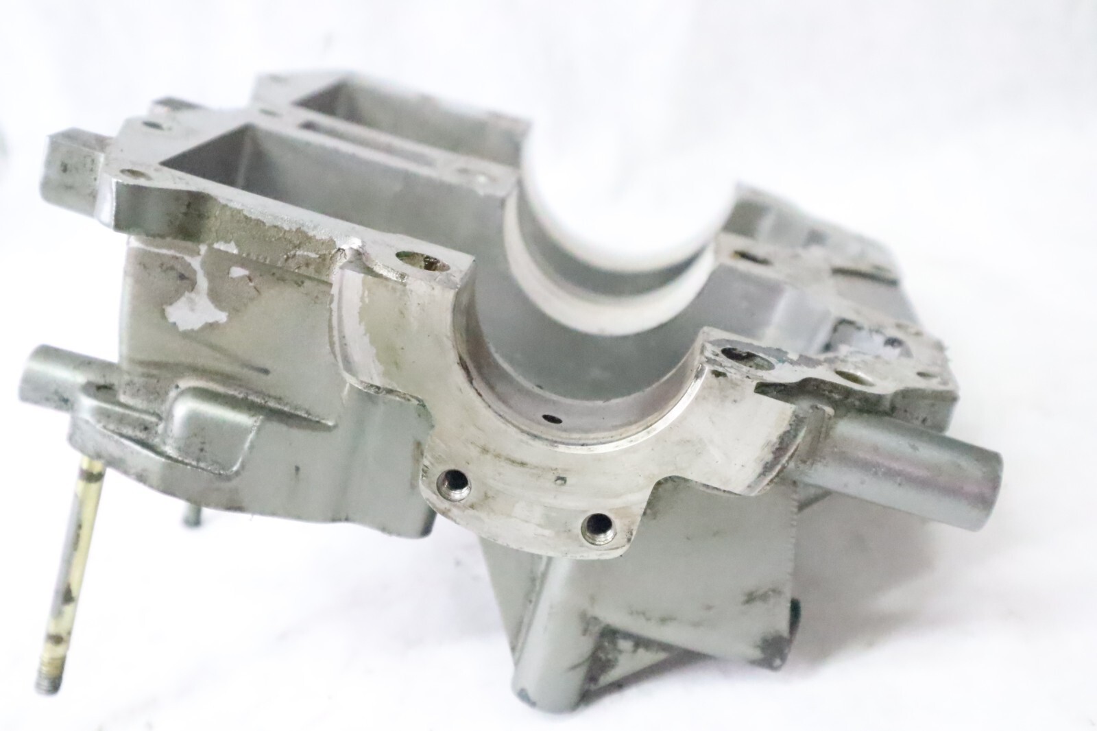 1978-1992 Yamaha Mariner 40HP Outboard intake side of crankcase 8561M - Image 9