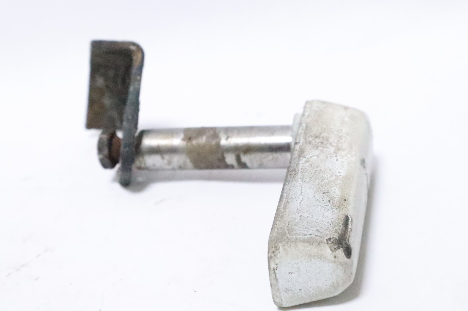 383685 Cowl Latch & Shaft For Evinrude Johnson V4 Outboard - Image 6