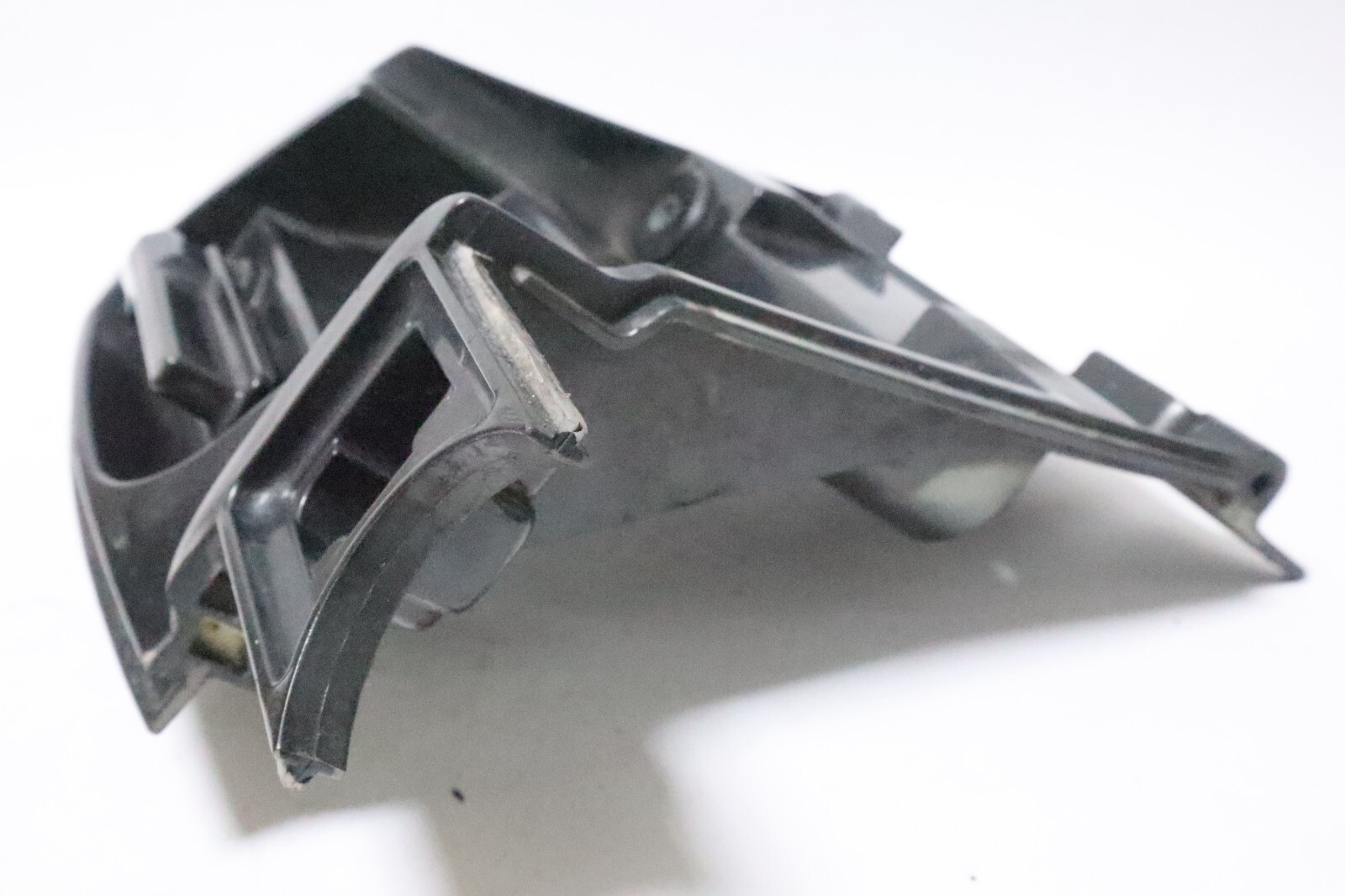 2003-2011 Suzuki DF140 4-stroke outboard center front cover with latch - Image 6