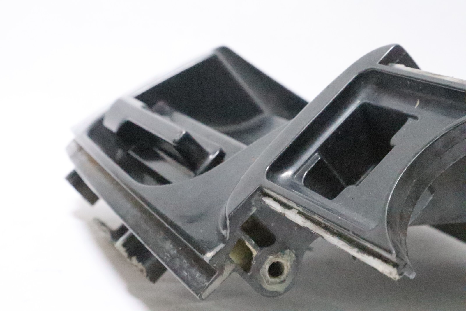 2003-2011 Suzuki DF140 4-stroke outboard center front cover with latch - Image 7