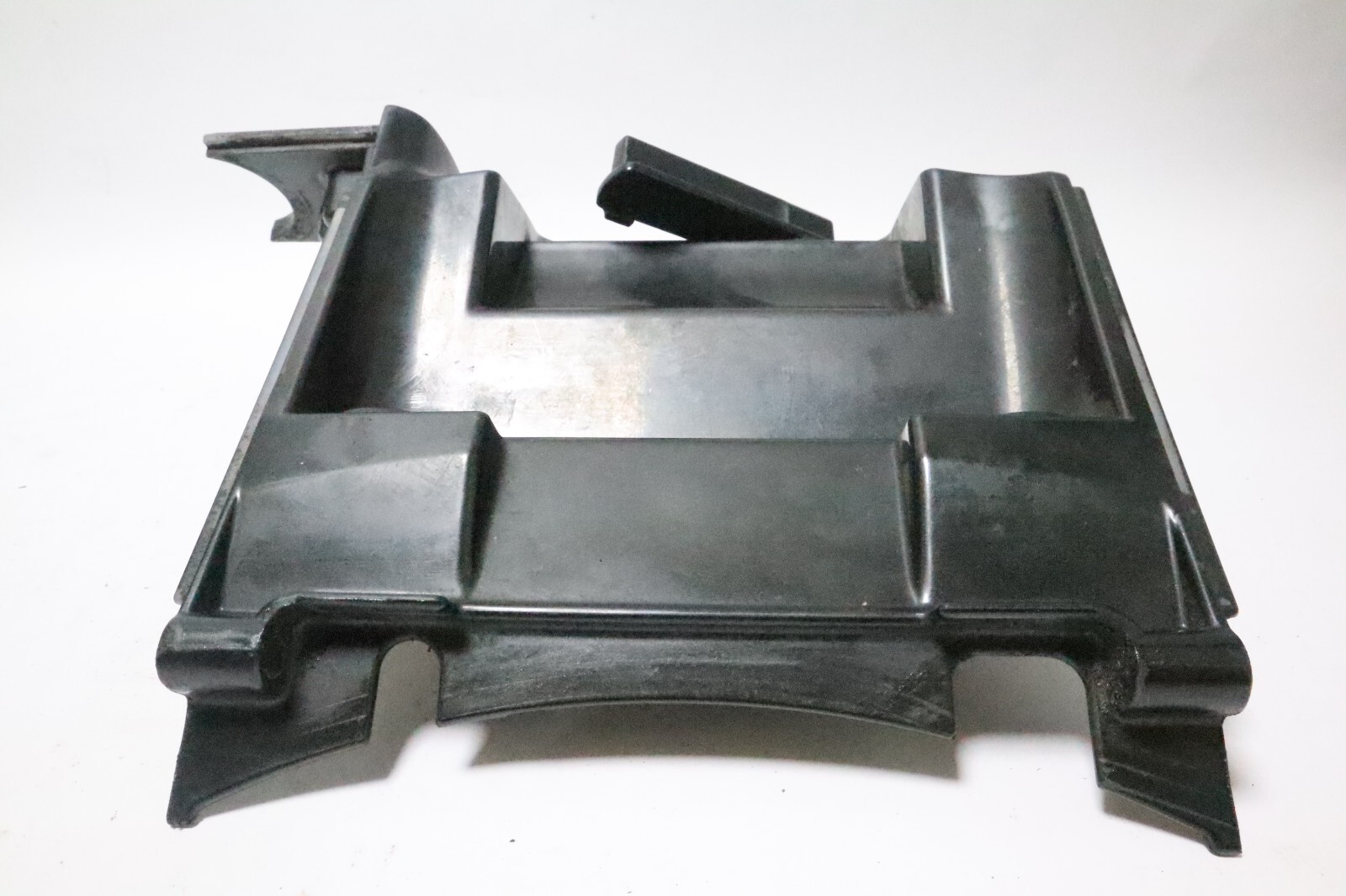 2003-2011 Suzuki DF140 4-stroke outboard center front cover with latch - Image 9