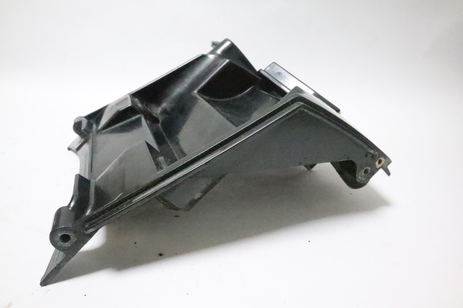 2003-2011 Suzuki DF140 4-stroke outboard center front cover with latch - Image 10
