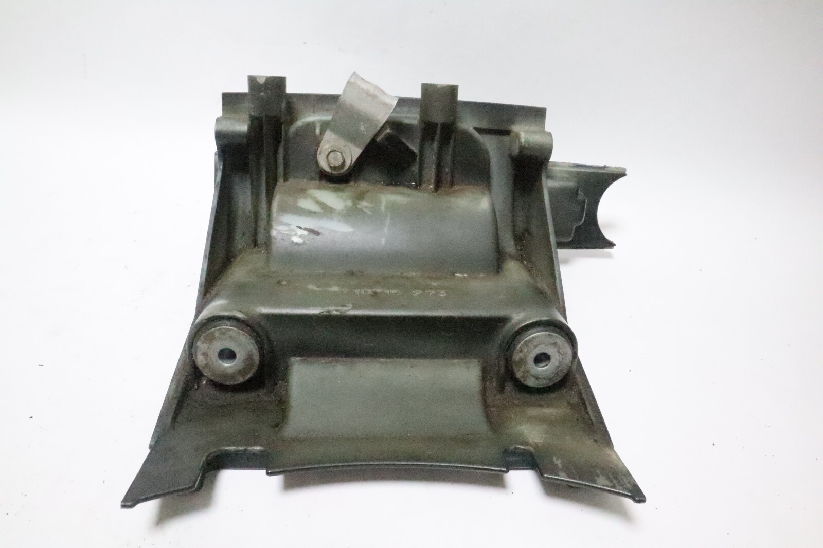 2003-2011 Suzuki DF140 4-stroke outboard center front cover with latch - Image 13