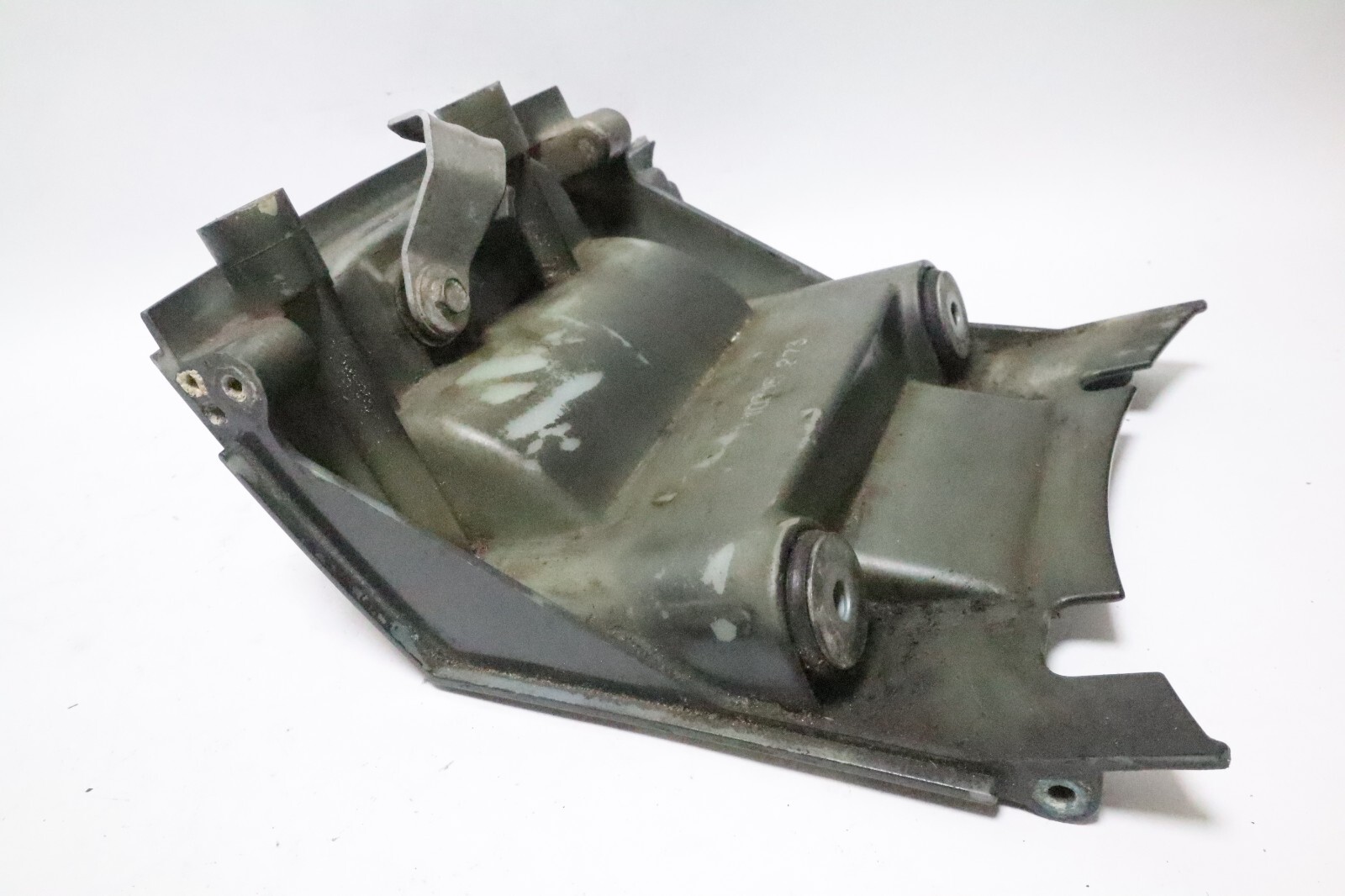 2003-2011 Suzuki DF140 4-stroke outboard center front cover with latch - Image 15