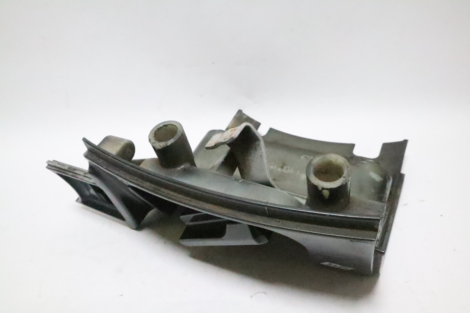 2003-2011 Suzuki DF140 4-stroke outboard center front cover with latch - Image 16