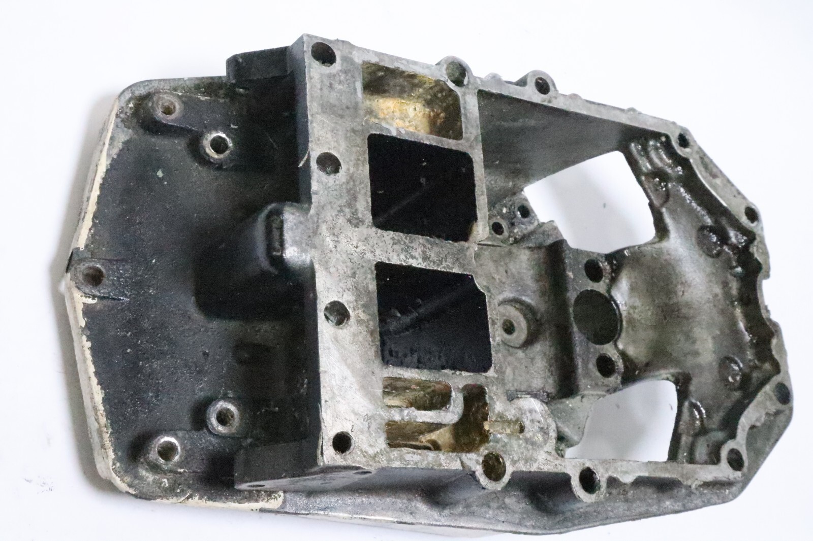 0323553 Evinrude Johnson 150 175 200 V6 Exhaust Housing Adapter Plate - Image 10