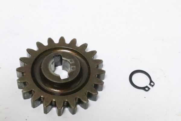 Suzuki Oil Pump DRIVEN GEAR DF 140HP 140 16113-92J11 USED - Image 2