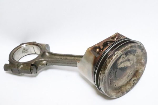 PISTON / ROD ASSY JOHNSON SUZUKI 140 HP 4 STROKE 5033913, 5033522 USED