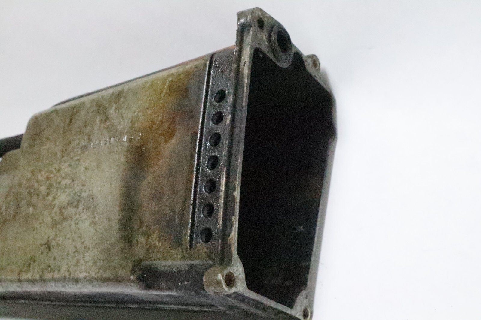 323715 336275Johnson Evinrude 1974-1990 Inner Exhaust Housing 60 65 70 + HP - Image 9