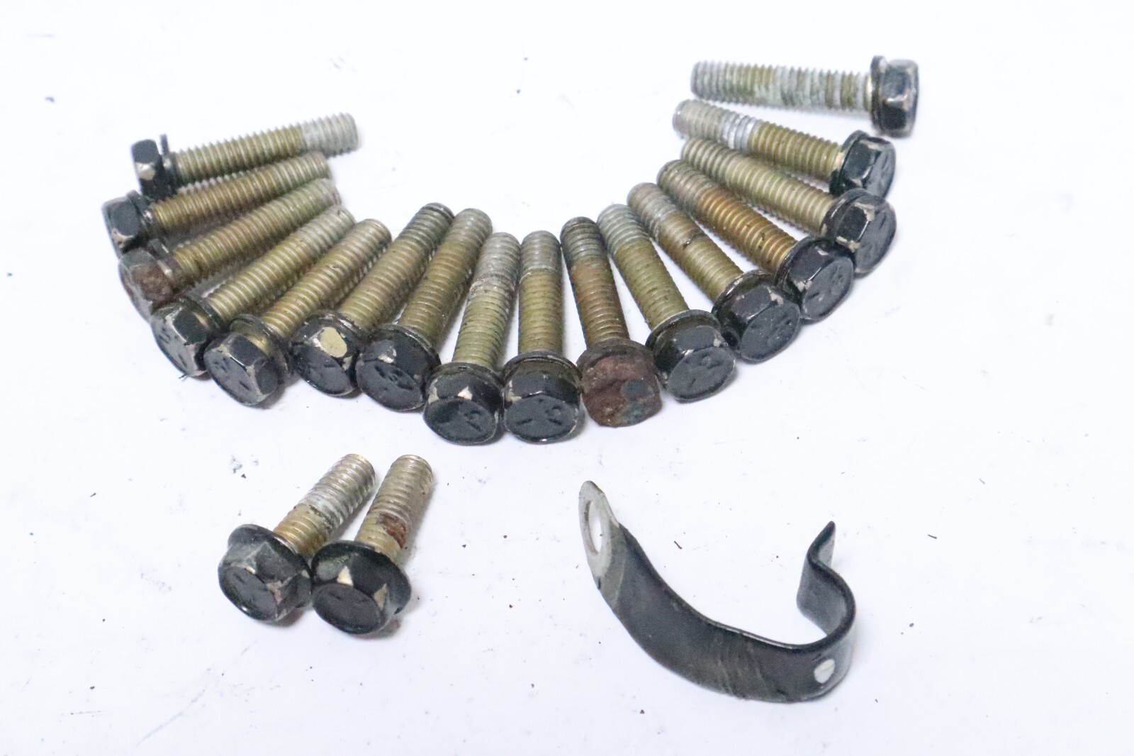 855288 EXHAUST PLATE cover Head bolts, Mercury 135 150 hp 150XL Optimax - Image 12