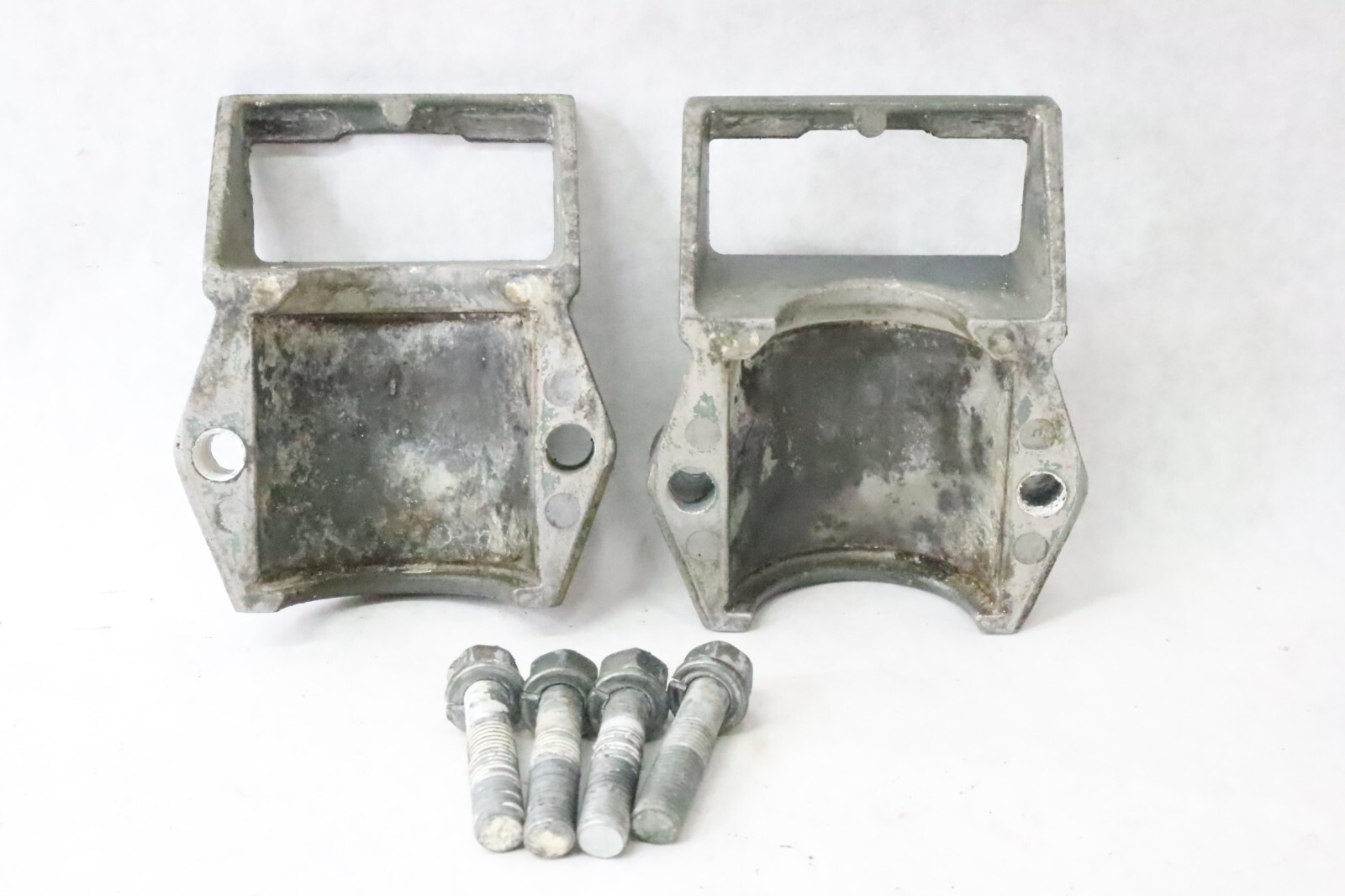 Yamaha lower rubber mount housing 68F-44552-00-8D HPDI 150hp -200hp 2000 & later - Image 7