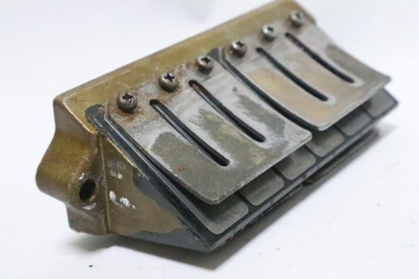 13150-92E30 zz suzuki VALVE intake reed blocks leaf dt 150hp 200hp 225hp  USED - Image 12