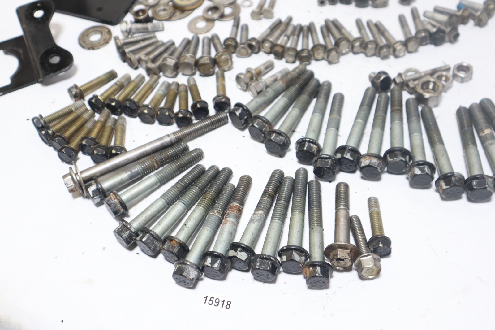 2006 MERCURY 150 hp Optimax DFI mixed bolts hardware - Image 3