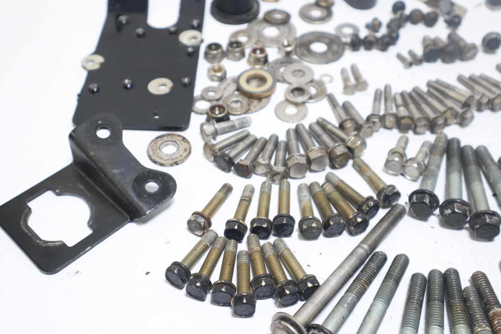2006 MERCURY 150 hp Optimax DFI mixed bolts hardware - Image 4