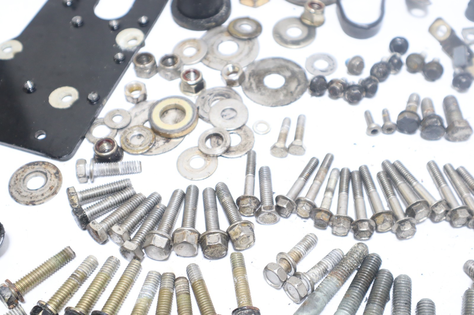 2006 MERCURY 150 hp Optimax DFI mixed bolts hardware - Image 5