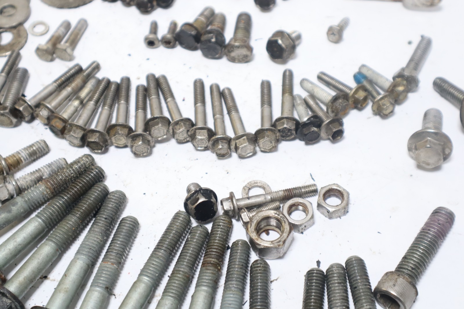 2006 MERCURY 150 hp Optimax DFI mixed bolts hardware - Image 8