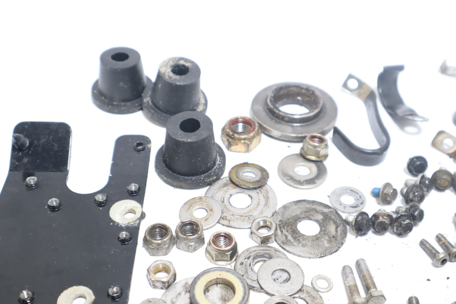 2006 MERCURY 150 hp Optimax DFI mixed bolts hardware - Image 11