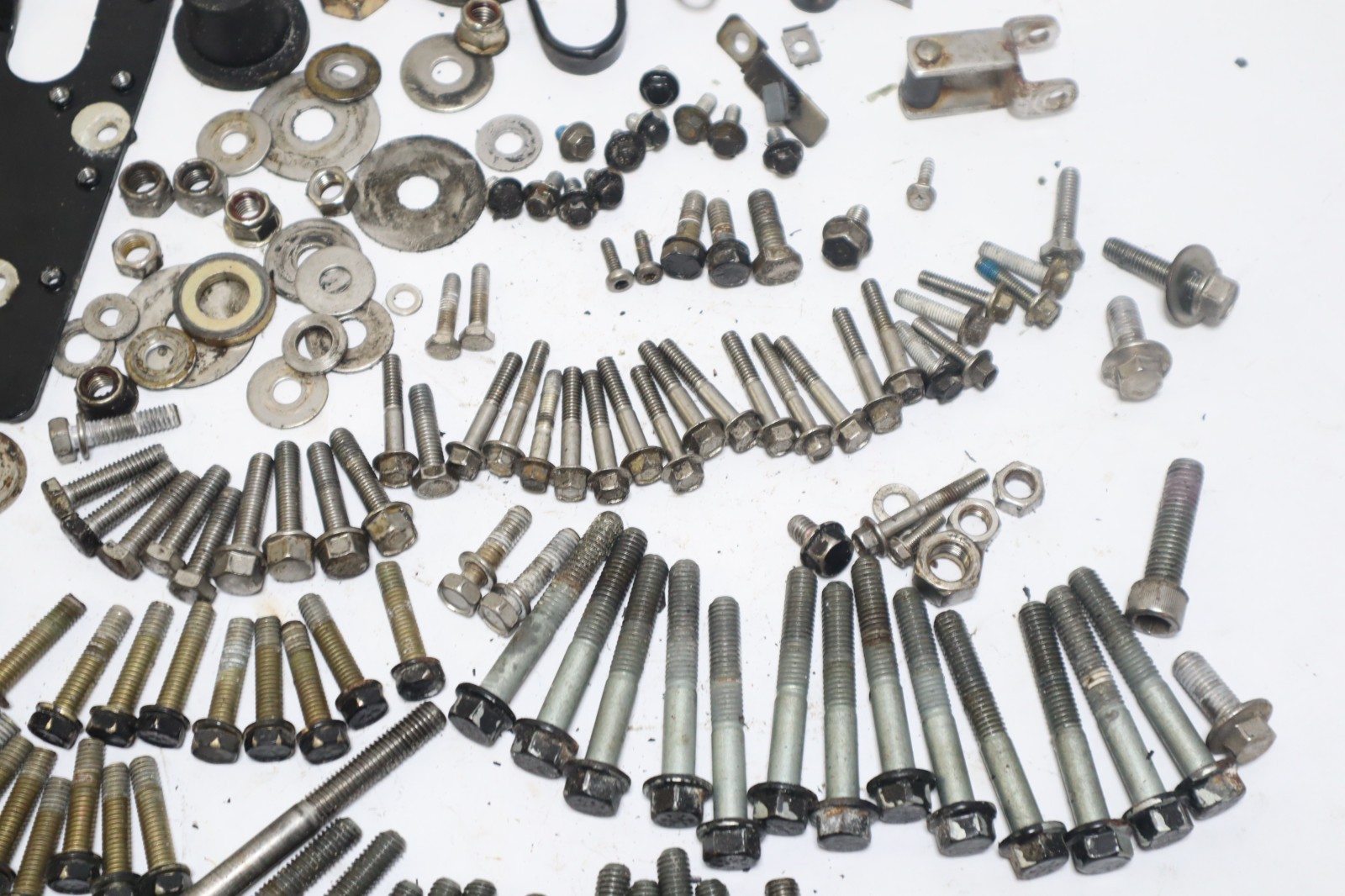 2006 MERCURY 150 hp Optimax DFI mixed bolts hardware - Image 14