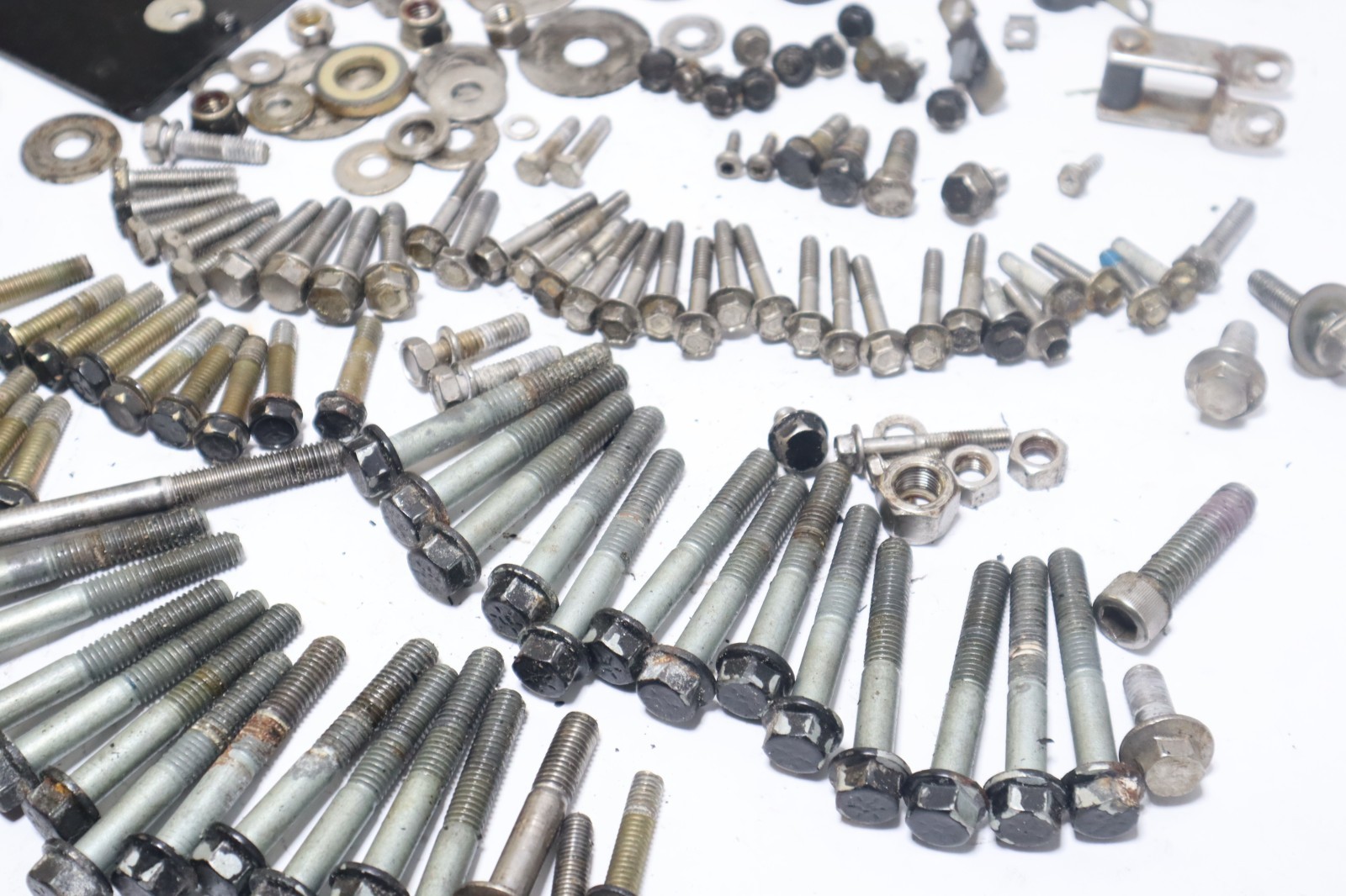 2006 MERCURY 150 hp Optimax DFI mixed bolts hardware - Image 15